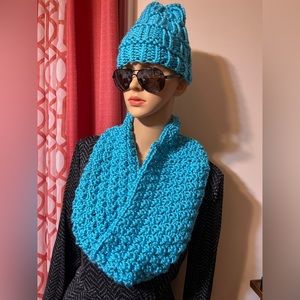 Turquoise infinity scarf & hat. Hand made. Soft yarn material. New & vibrant.